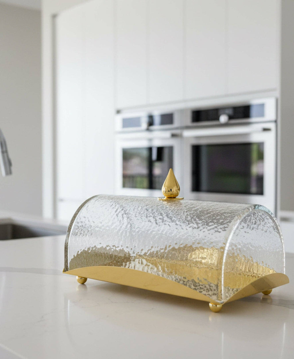 Rectangle Cake Tray with Dome and Marble Knob, 10"L x 7.2"W x 6"H