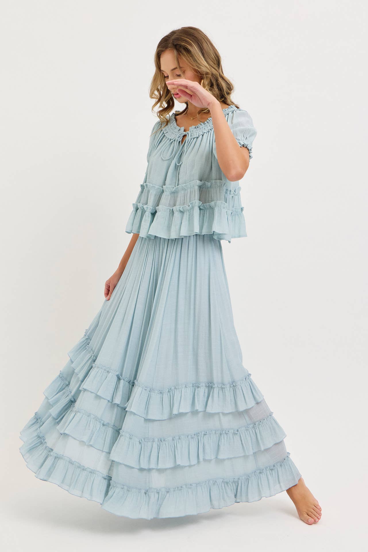 FLOWY SHORT SLEEVE TIERED RUFFLE LAYER TOP