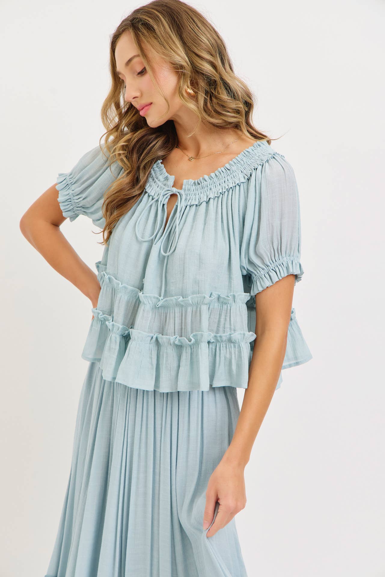 FLOWY SHORT SLEEVE TIERED RUFFLE LAYER TOP