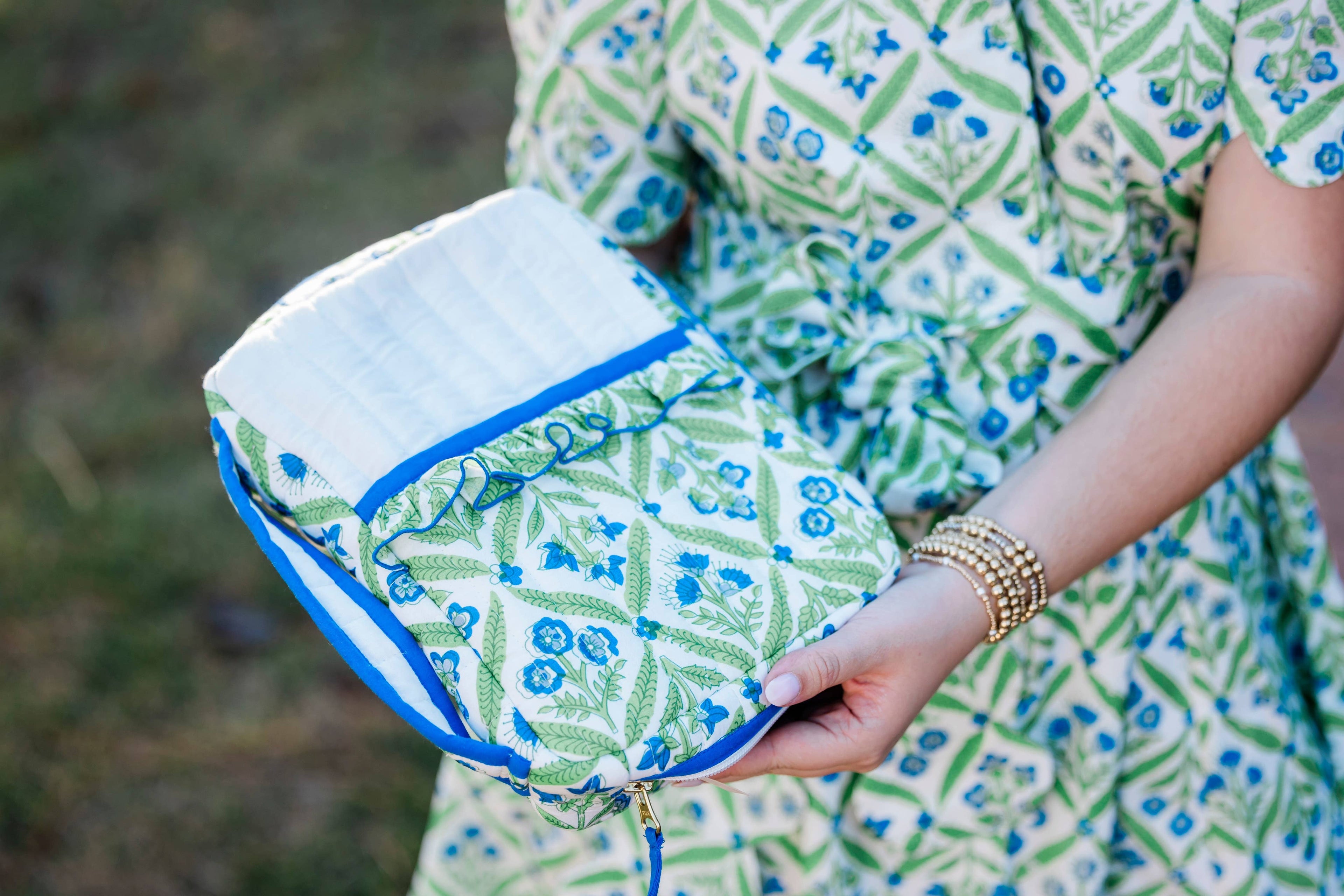 Jardin Bleu Luxe | Quilted Scalloped Bible Cover