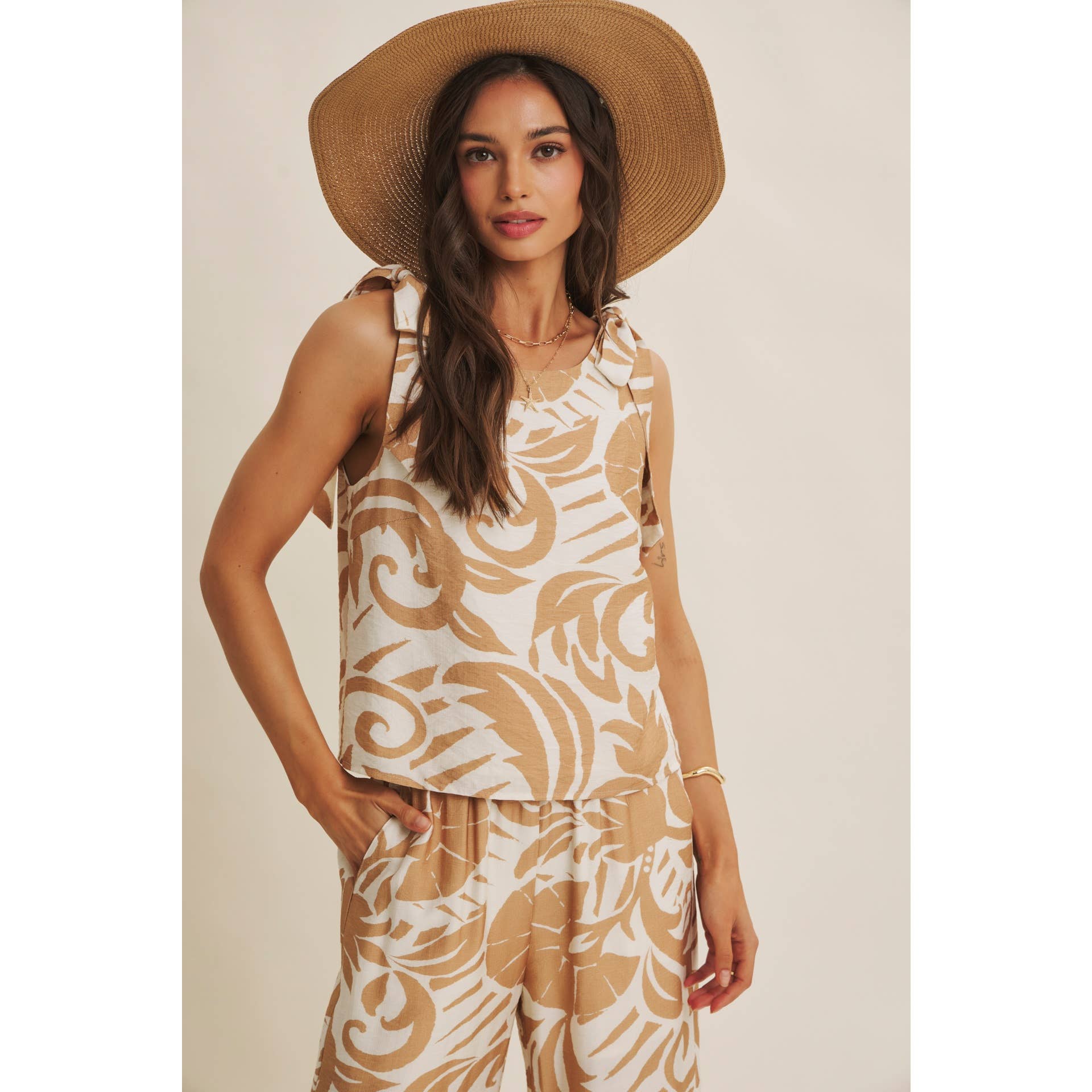 EURO SUMMER ISLAND FOLIAGE CLEAN NECK TOP WITH TIE STRAPS