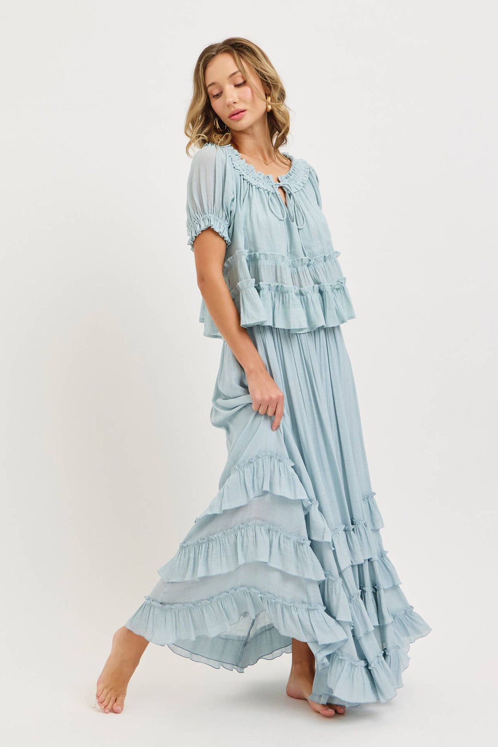 FLOWY SHORT SLEEVE TIERED RUFFLE LAYER TOP