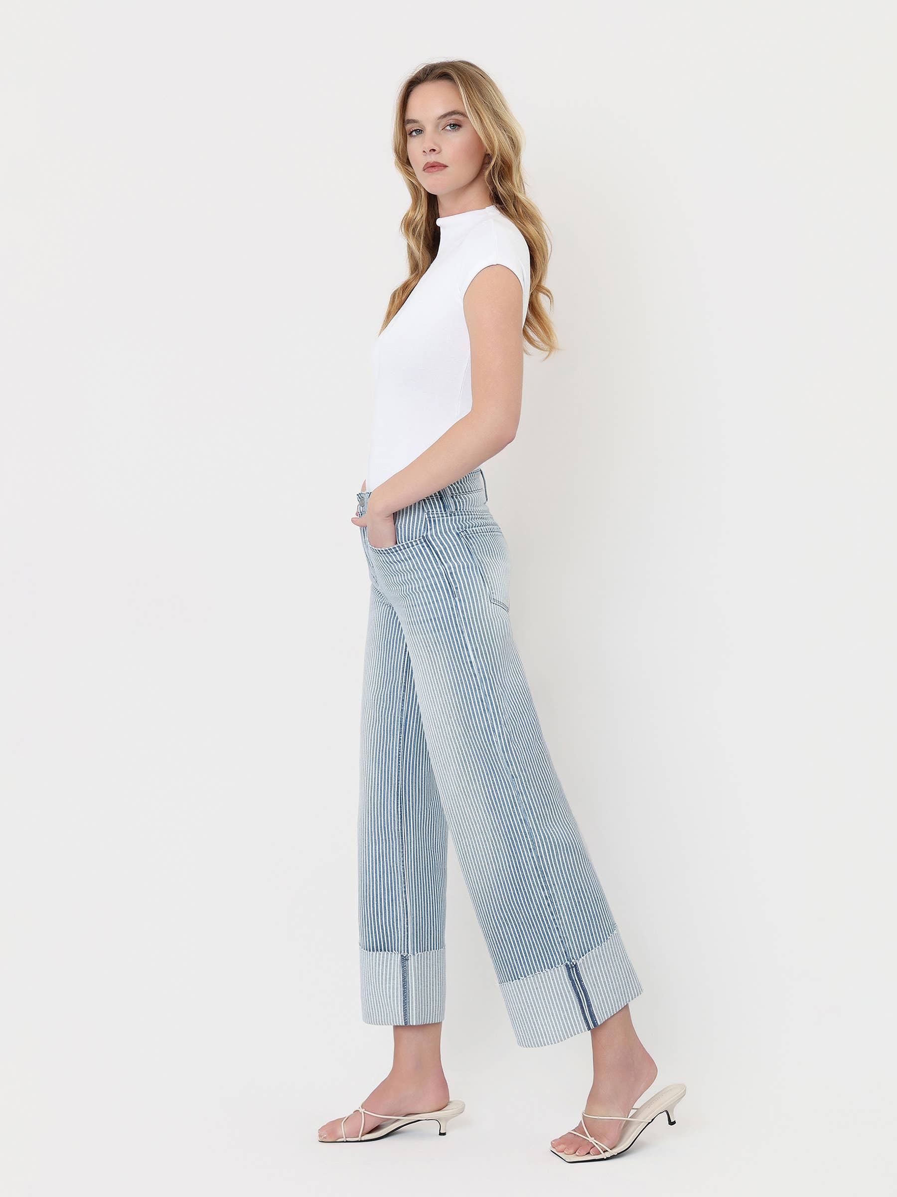 HIGH RISE CUFFED STRIPED CROP WIDE JEANS V3859STN
