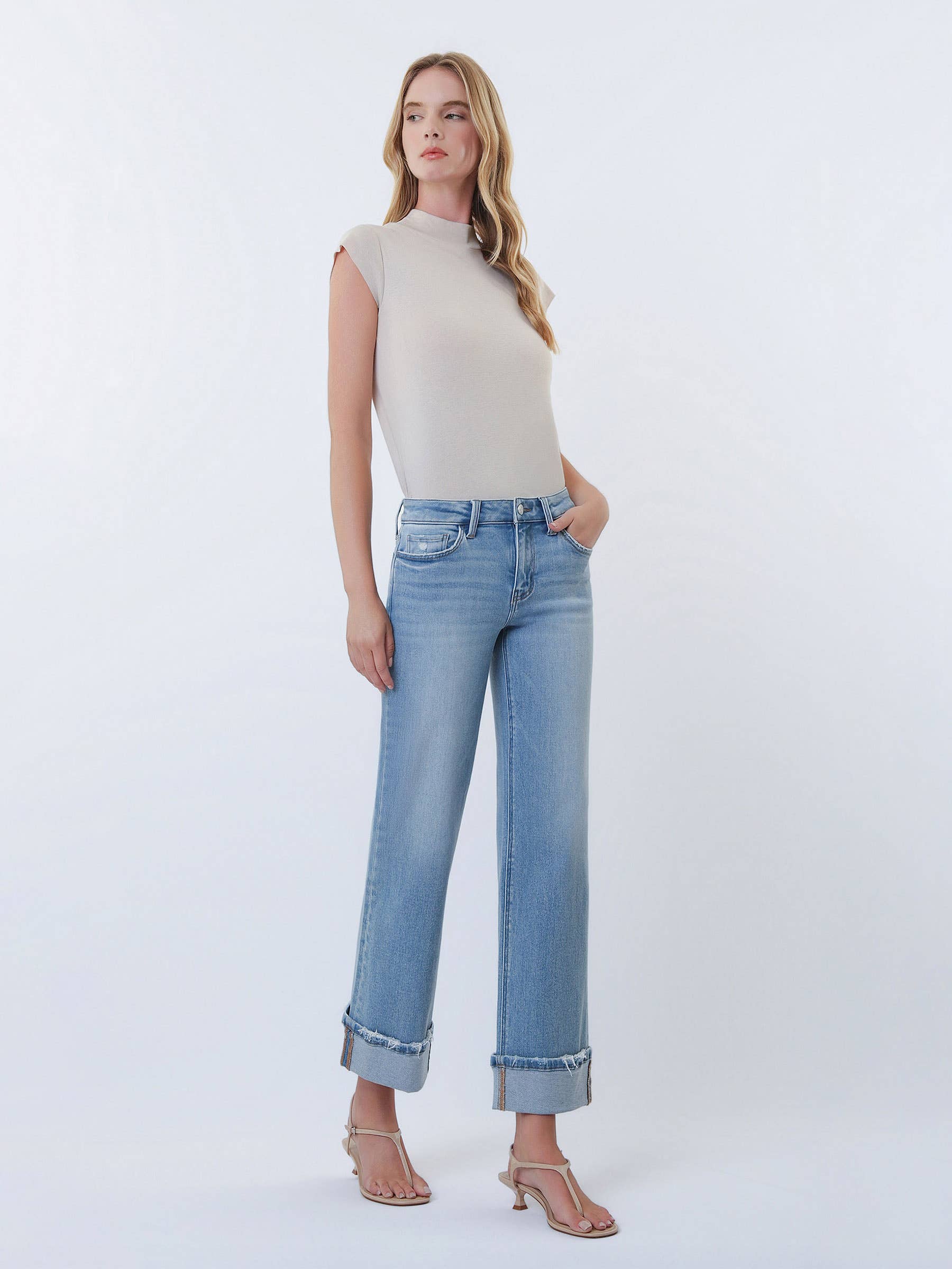 MID RISE MEDIUM LIGHT CUFFED SLIM WIDE JEANS LV2181