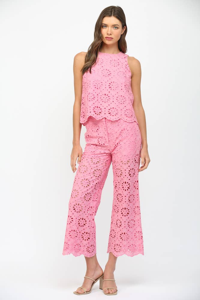 FLORAL EYELET LACE SLVL TOP FT22303