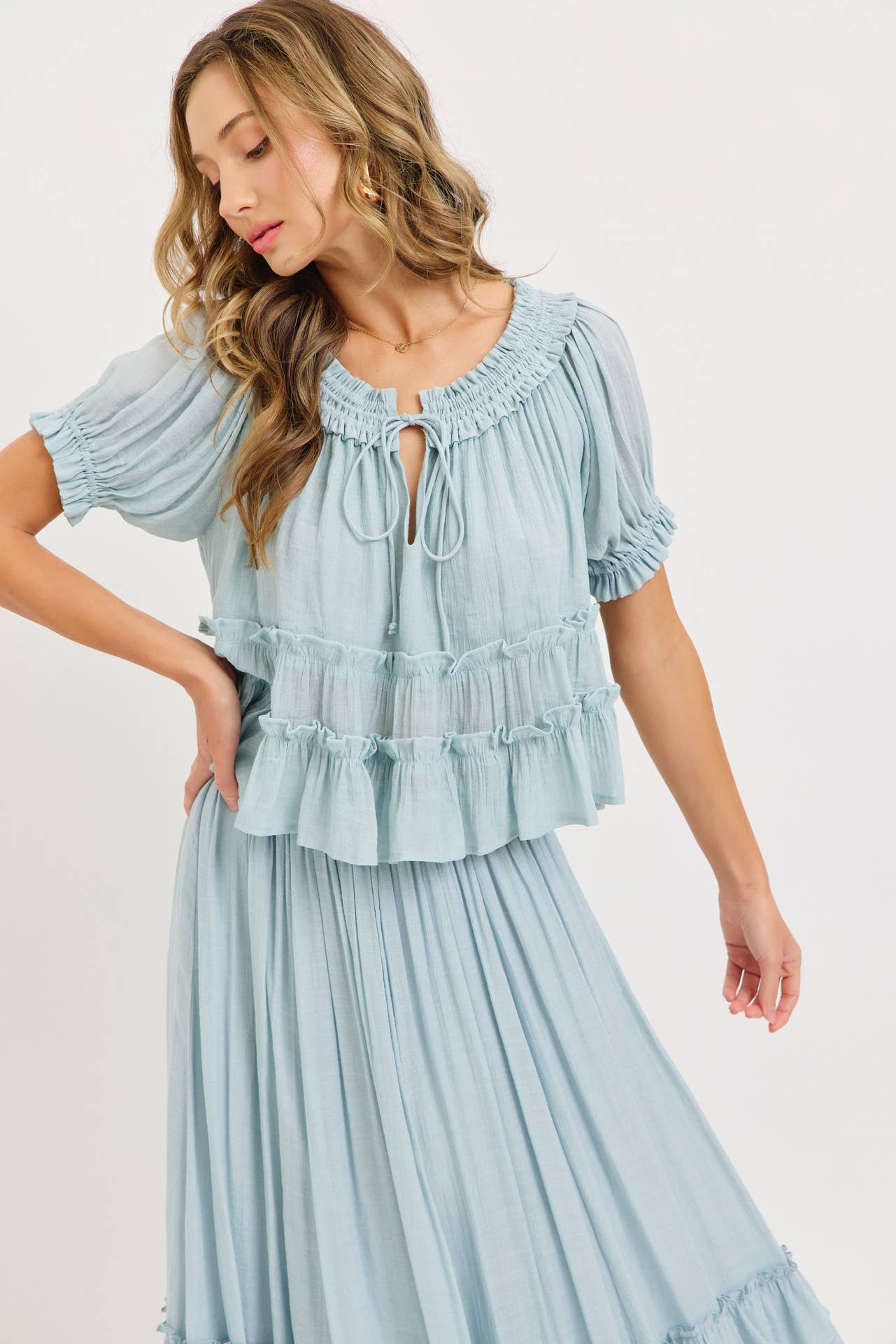 FLOWY SHORT SLEEVE TIERED RUFFLE LAYER TOP