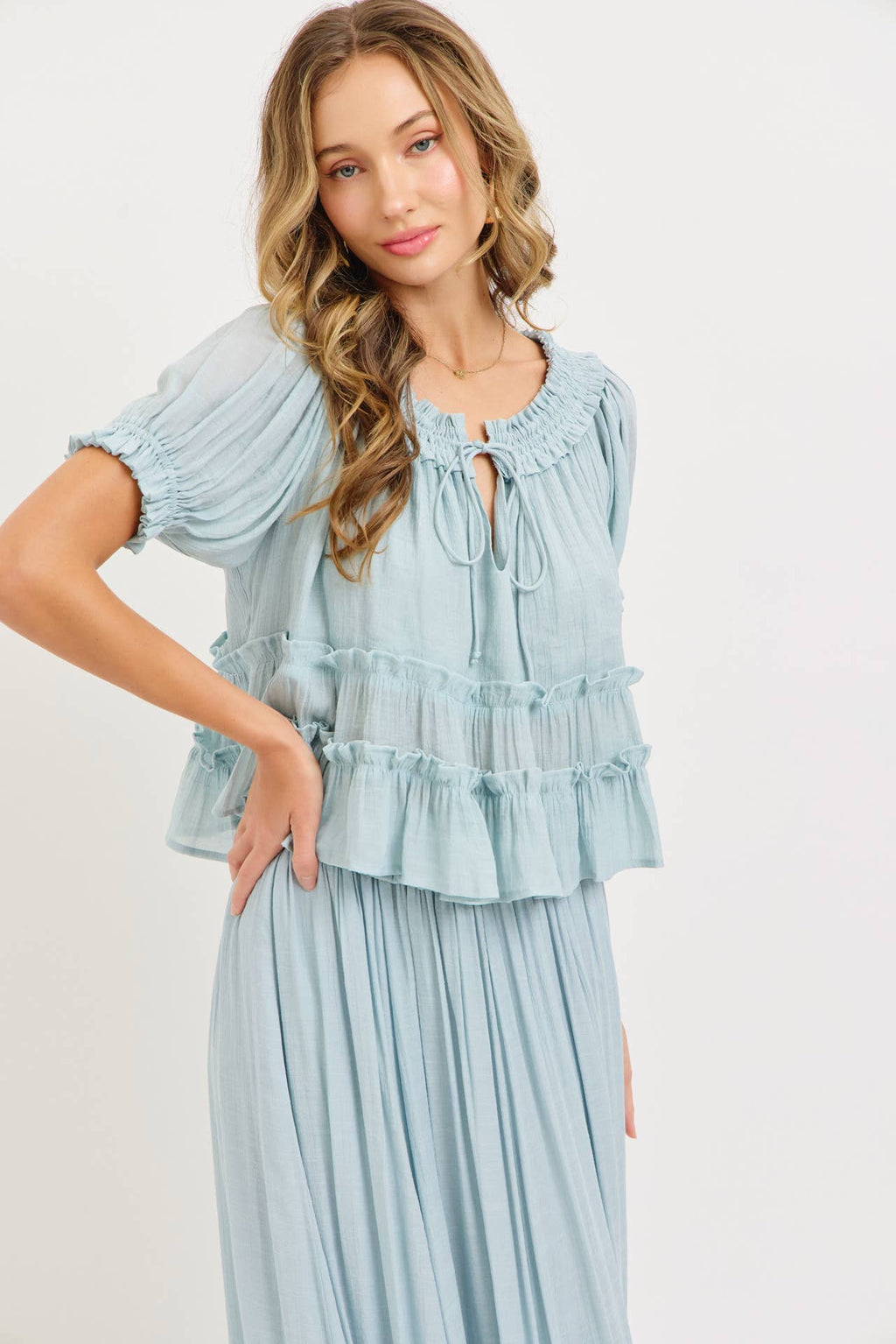 FLOWY SHORT SLEEVE TIERED RUFFLE LAYER TOP