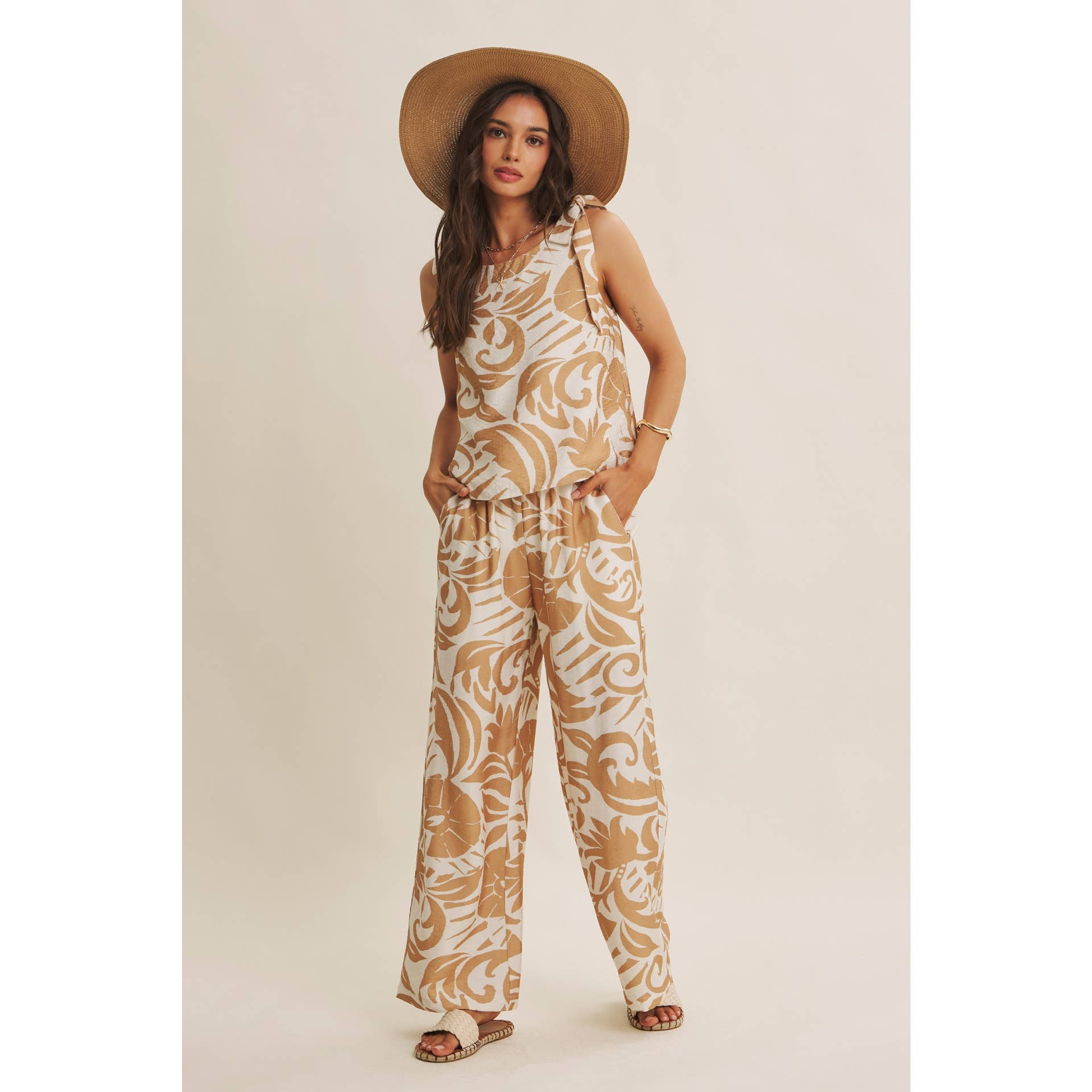 EURO SUMMER ISLAND FOLIAGE CLEAN NECK TOP WITH TIE STRAPS