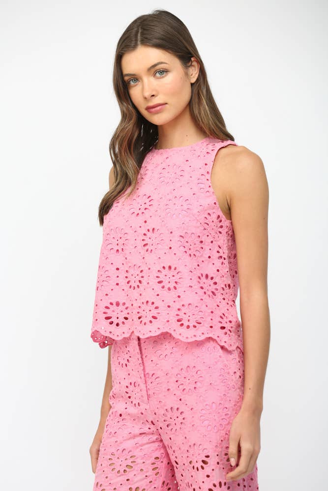 FLORAL EYELET LACE SLVL TOP FT22303