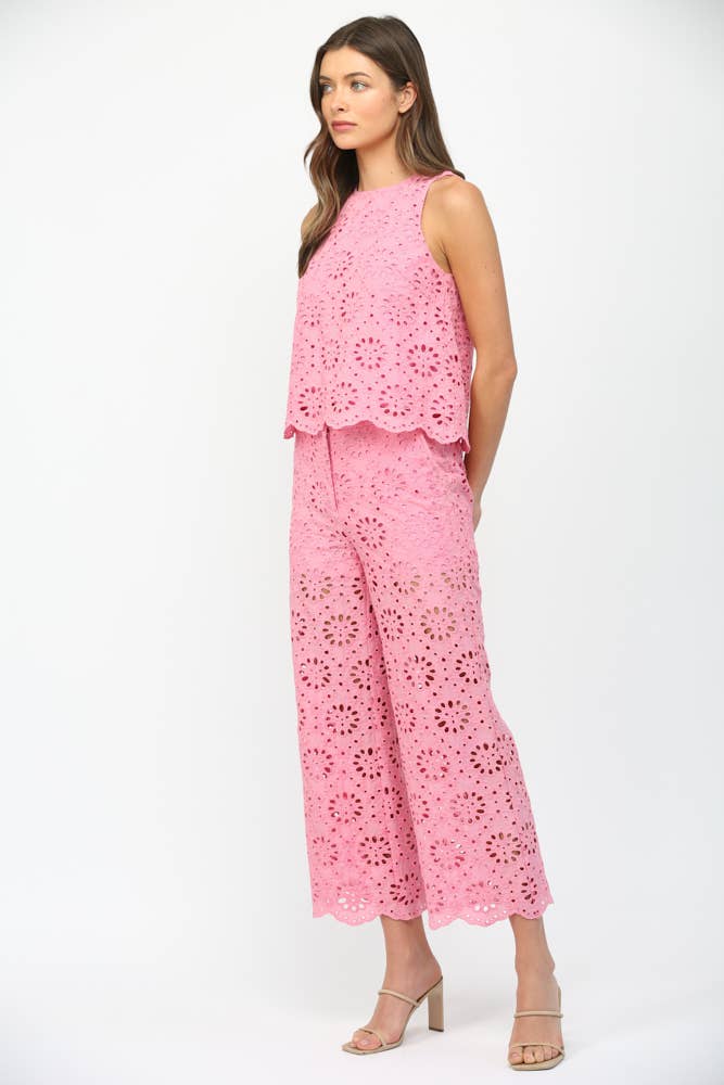 FLORAL EYELET LACE SLVL TOP FT22303