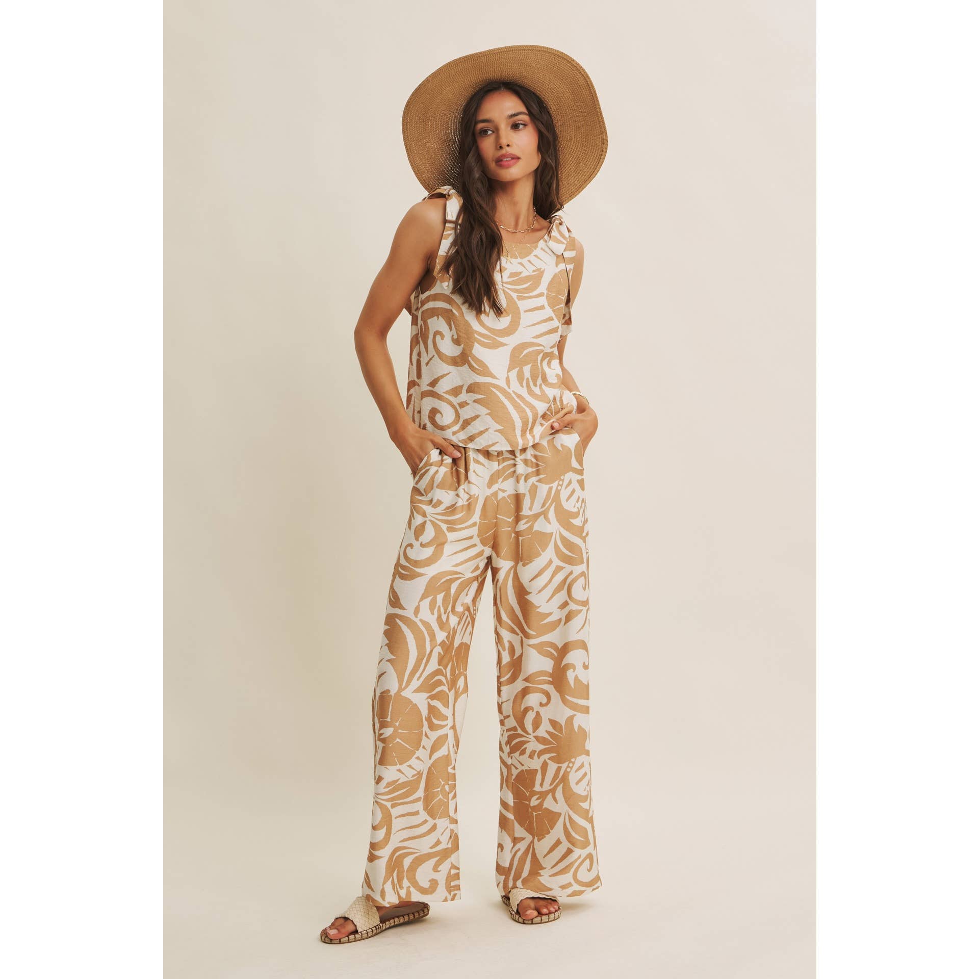 EURO SUMMER ISLAND FOLIAGE CLEAN NECK TOP WITH TIE STRAPS