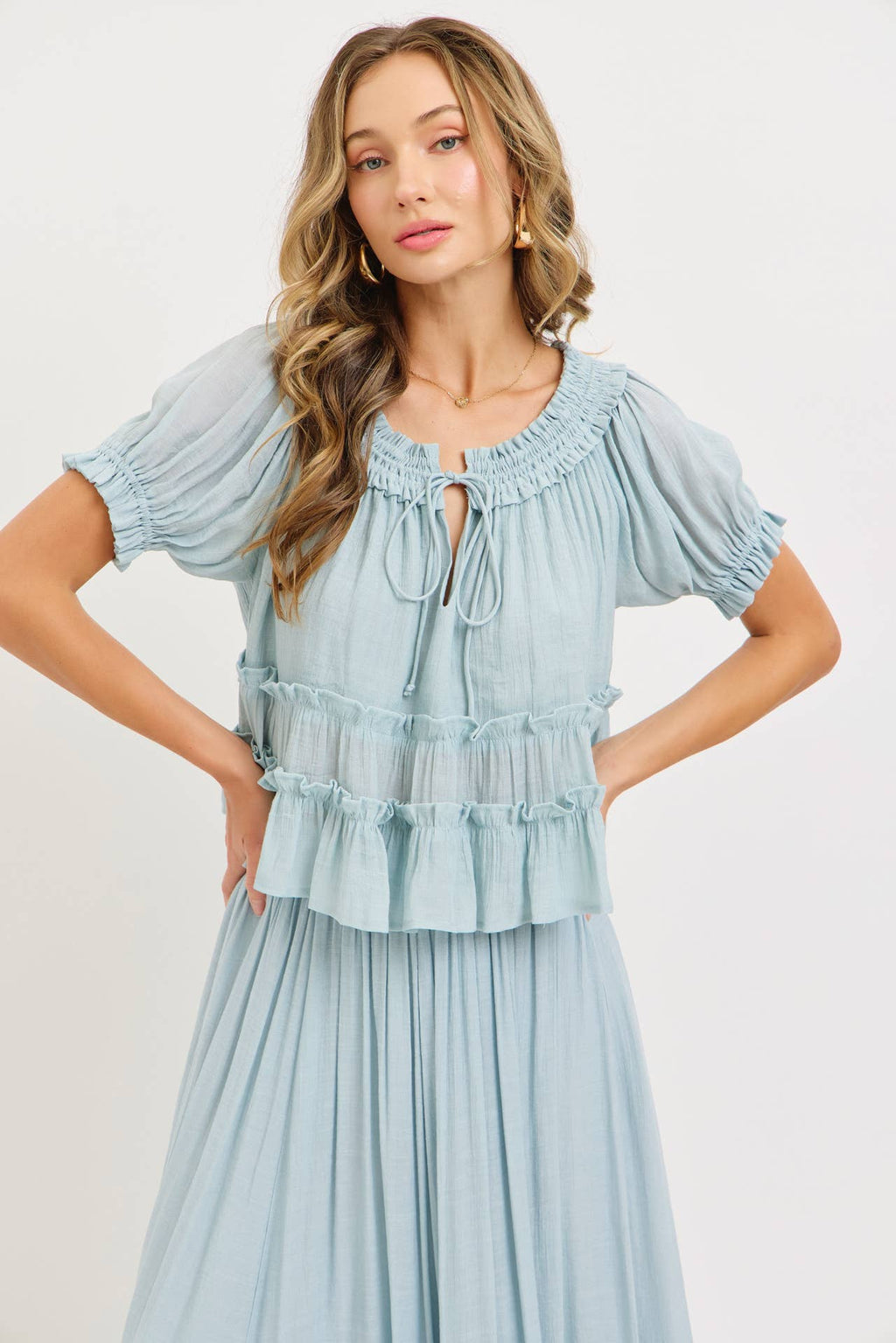 FLOWY SHORT SLEEVE TIERED RUFFLE LAYER TOP