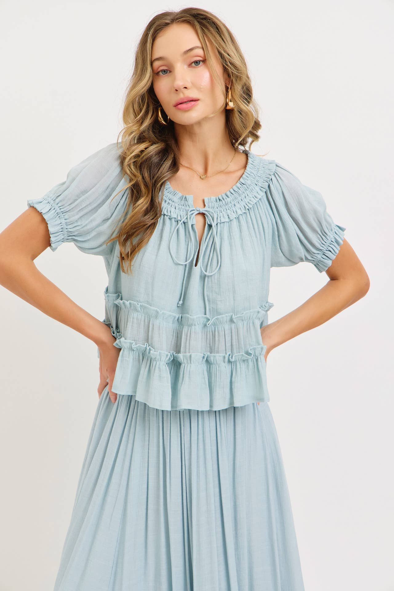 FLOWY SHORT SLEEVE TIERED RUFFLE LAYER TOP